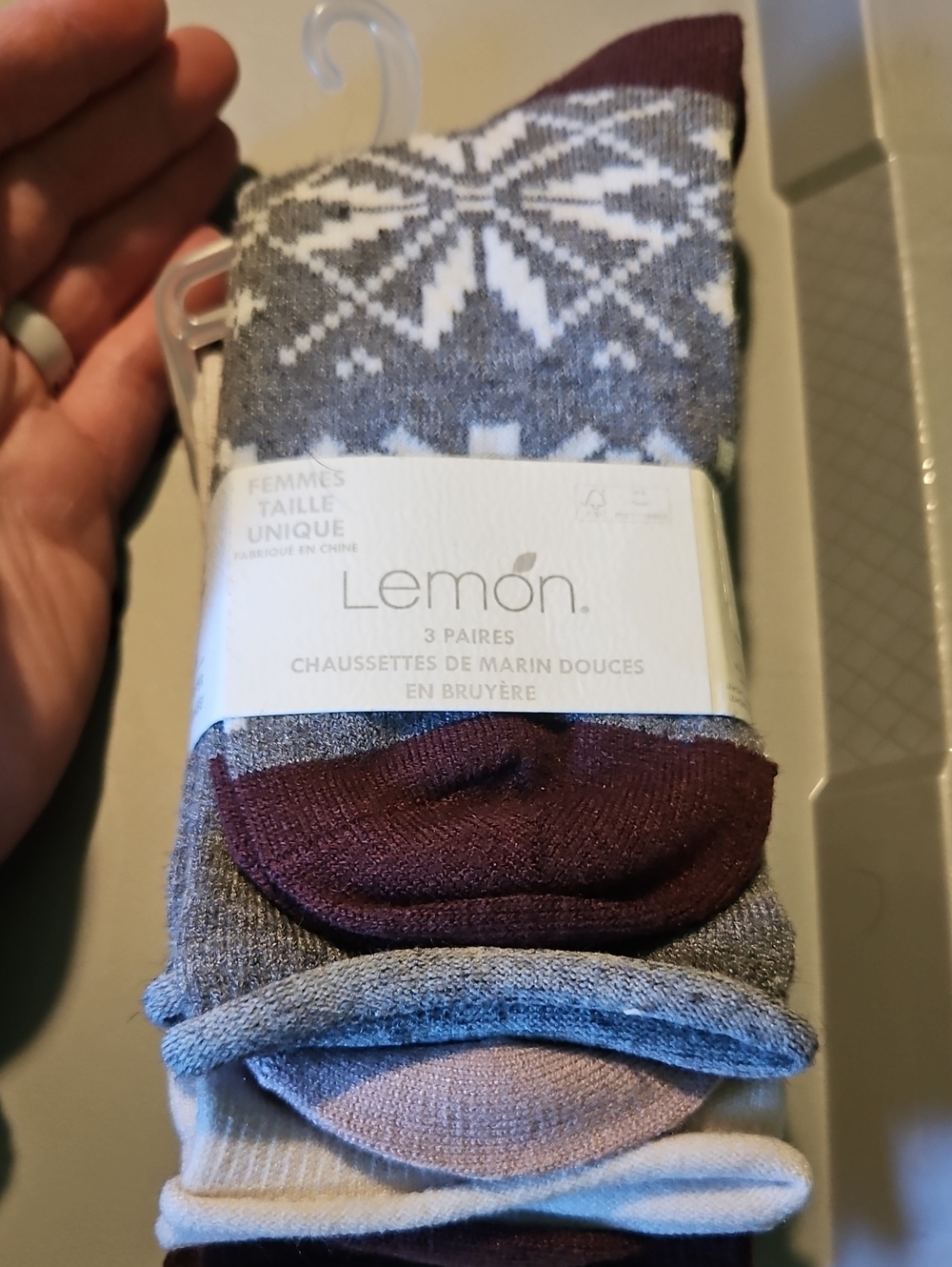 LEMON 3 PAIR PACK WOMEN'S HOLIDAY SOCKS: NEW WITH TAGS: OS
